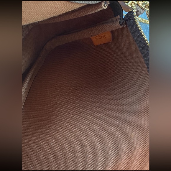 LOUIS VUITTON Authentic Monogram Pochette AR0996 - Picture 11 of 11